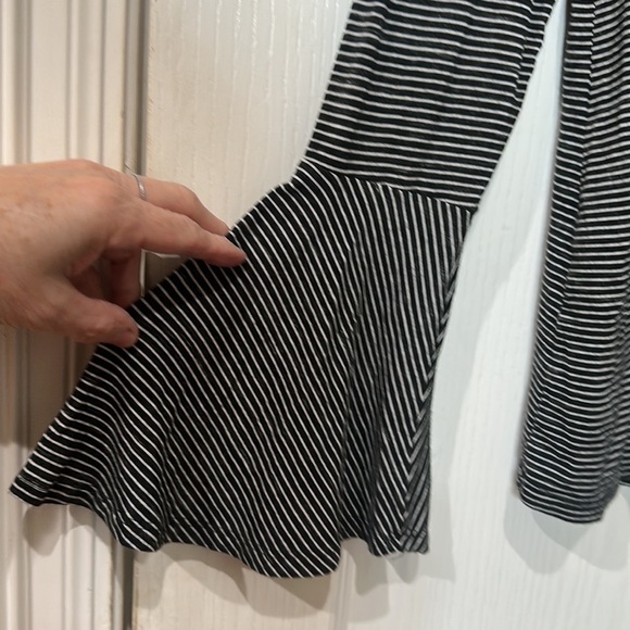 American eagle, soft and sexy sz S black and white striped l/s flare NWOT - Picture 3 of 6